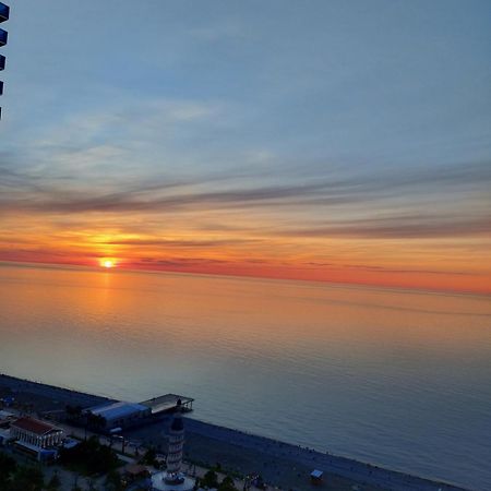 Номера На Высоких Этажах 24,31 Apartamento Batumi Exterior foto