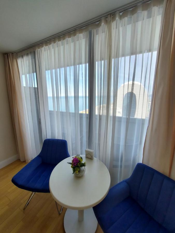 Номера На Высоких Этажах 24,31 Apartamento Batumi Exterior foto