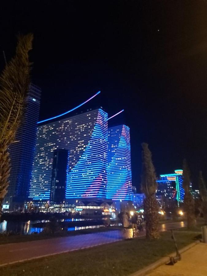 Номера На Высоких Этажах 24,31 Apartamento Batumi Exterior foto