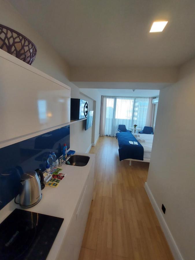 Номера На Высоких Этажах 24,31 Apartamento Batumi Exterior foto