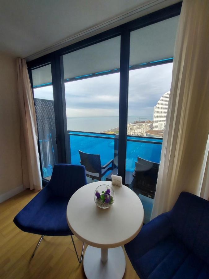 Номера На Высоких Этажах 24,31 Apartamento Batumi Exterior foto