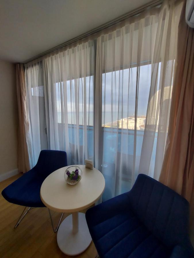 Номера На Высоких Этажах 24,31 Apartamento Batumi Exterior foto