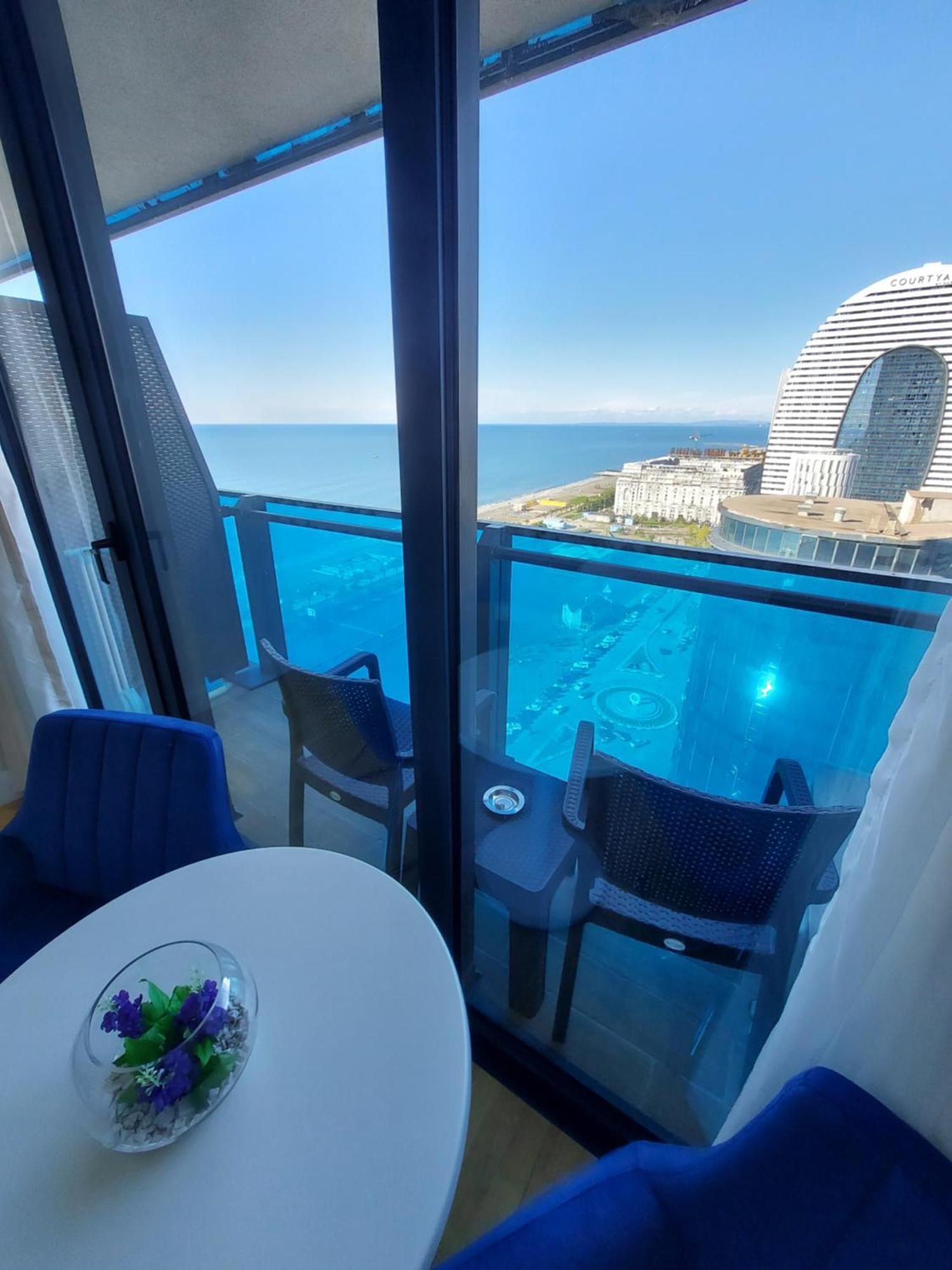 Номера На Высоких Этажах 24,31 Apartamento Batumi Quarto foto