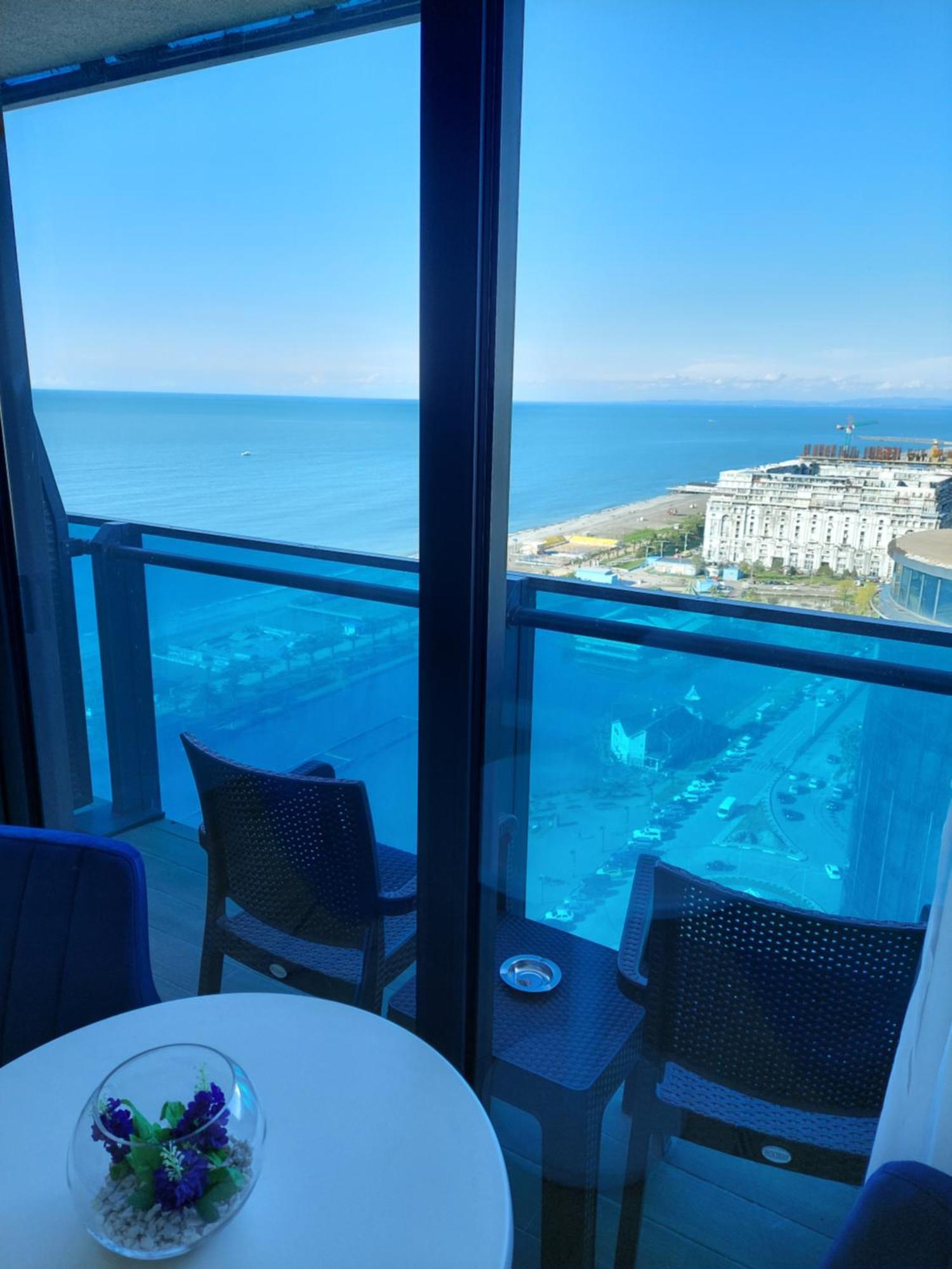 Номера На Высоких Этажах 24,31 Apartamento Batumi Quarto foto