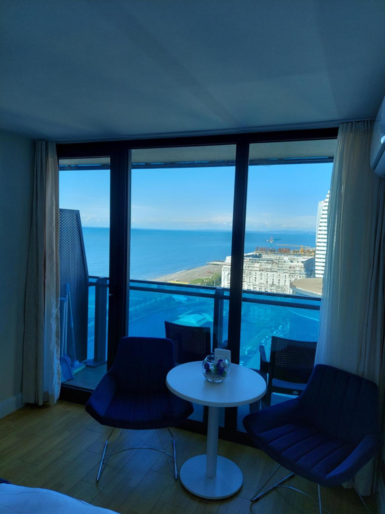 Номера На Высоких Этажах 24,31 Apartamento Batumi Quarto foto